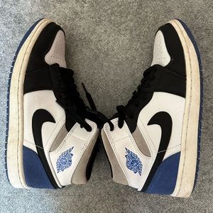 Selling JORDAN 1’s